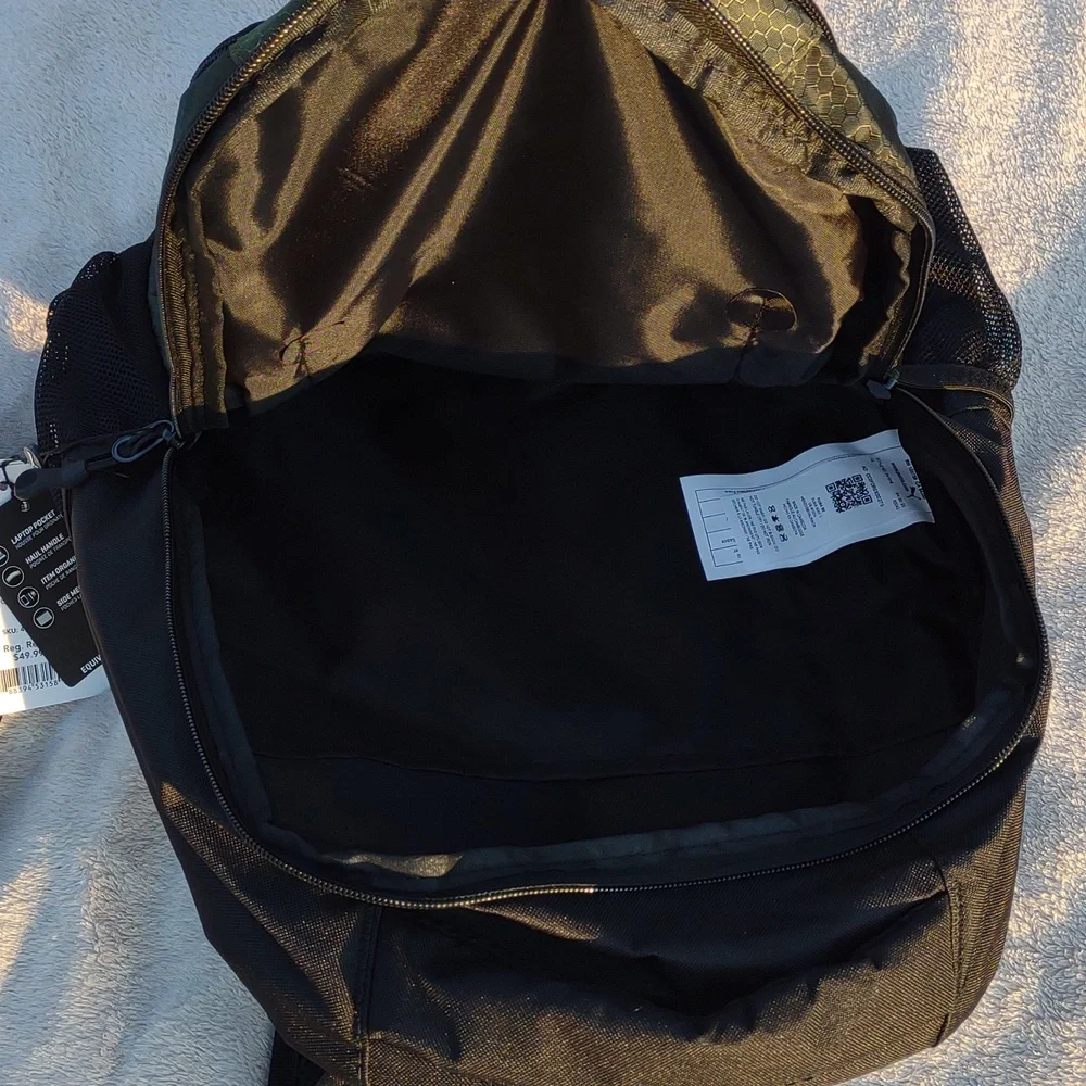 🙀PUMA Equivalence Backpack in Dark Green/Black